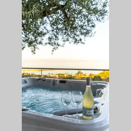 Casa D'aduri - Sea View Terrace&relaxing Pool Vakantiehuis *